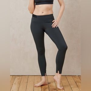 ADAY Crop and Roll Leggings